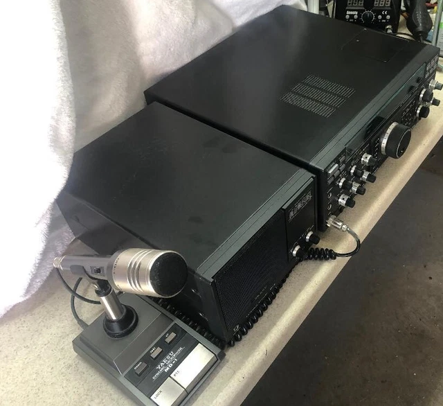 YAESU FT990 HF TRANSCEIVER with External speaker and Base microphone