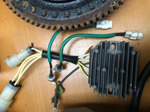 redresseur regulateur   pour 50 cv suzuki 4 tps