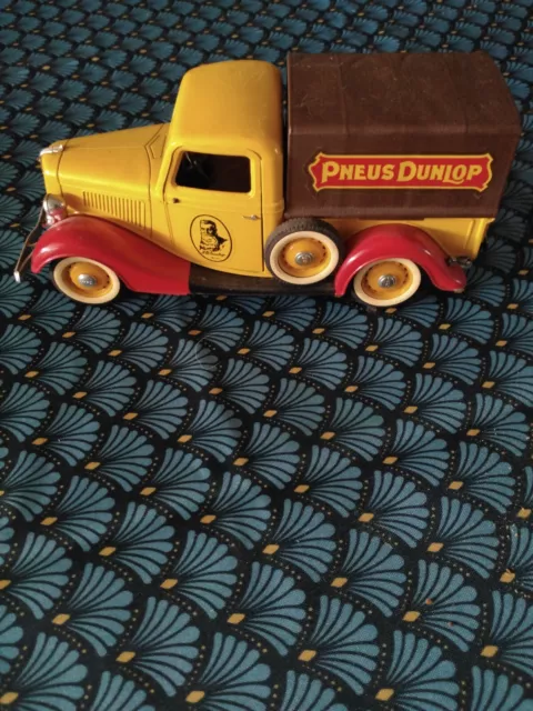  Ford V8 Pick Up  Pneus Dunlop 1936. 1.19 Solido