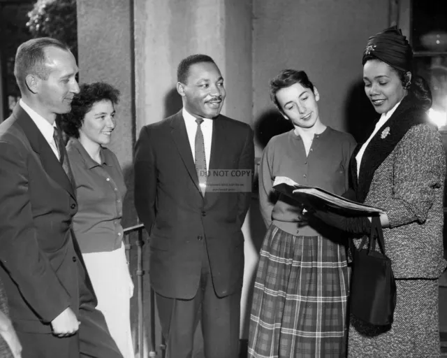 Martin Luther King, Jr. & Wife Coretta Scott King In 1958 - 8X10 Photo (Fb-182)