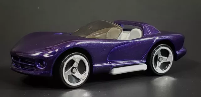 1992-1996 Dodge Viper Rt/10 1:64 Scale Collectible Diorama Diecast Model Car