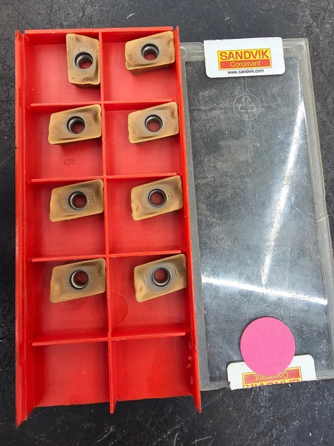 サンドビック コロミル390用チップ 1020 R390-180612M-KMR R390180612MKMR （10個） CoroMill（R） 390フライスカッター 07・11・17・18切れ刃 | サンド