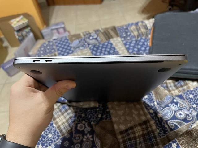 Apple MacBook Pro 13.3" (256 GB SSD, Intel Core i5 2,4 GHz, 16 GB RAM) PERFETTO 8