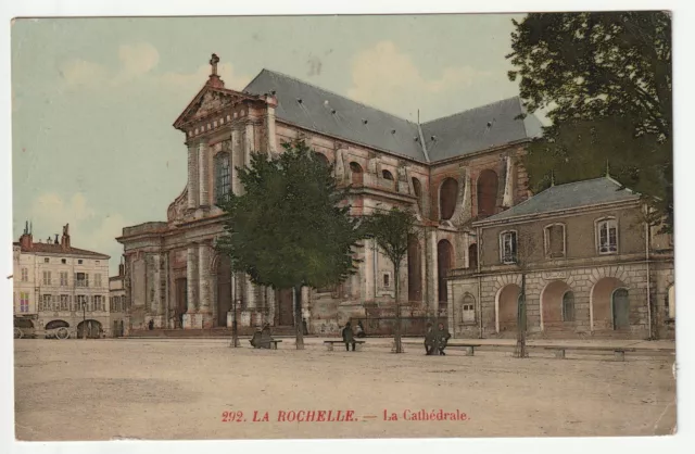 LA ROCHELLE - Charente Maritime - CPA 17 - Jolie carte couleur place Cathedrale