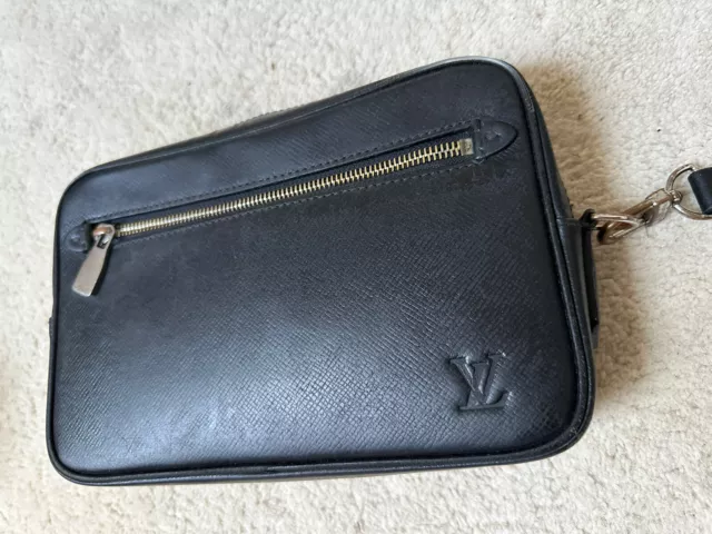 Louis Vuitton LV M30238 Taiga Grigori Messenger PM Men's Shoulder Bag