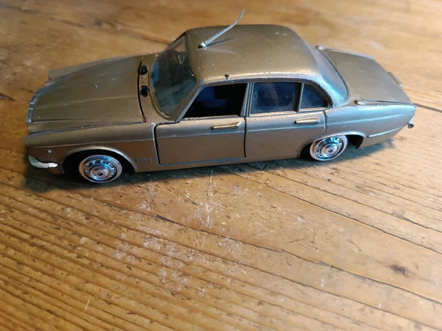LOT JOUET ANCIEN voitures Solido 1/43 Fiat Jaguar Vanwall F1 EUR 34,00