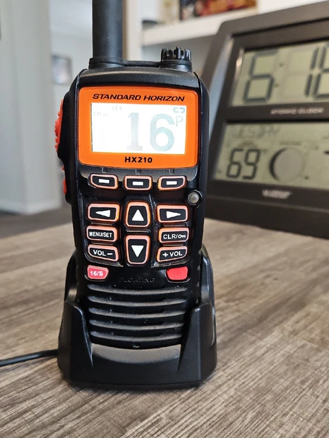 Standard Horizon HX210 6W Floating Handheld Marine VHF Transceiver W/ Charger.