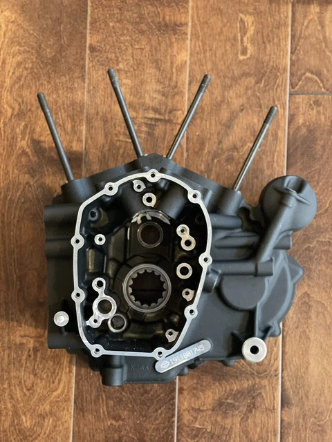Harley Milwaukee Eight 8 Right Case Crankcase 24400123 M8 Excellent Condition