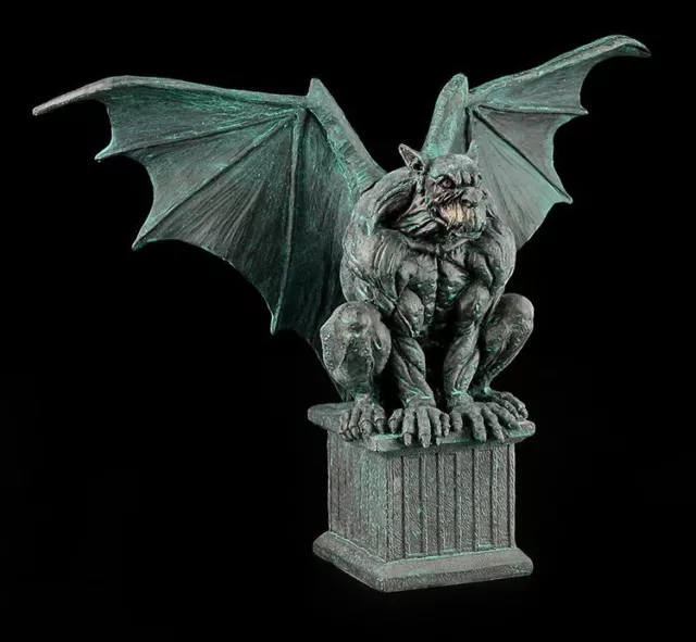 Gargoyle Figur - Magus sitzt auf Sockel - Fantasy Dämonenwächter Fledermaus Deko