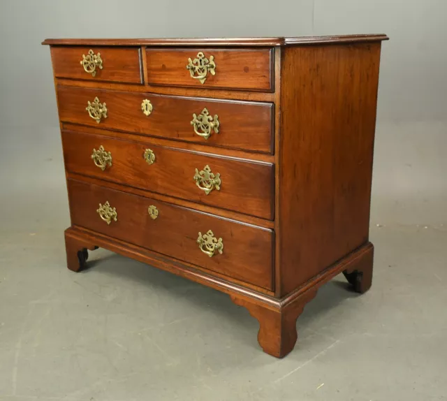 small Georgian mahogany chest of drawers