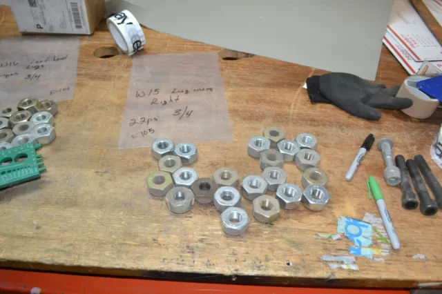 Lot Of 22 Right Hand 3/4 Truck Lug Nuts W15 Free Shipping