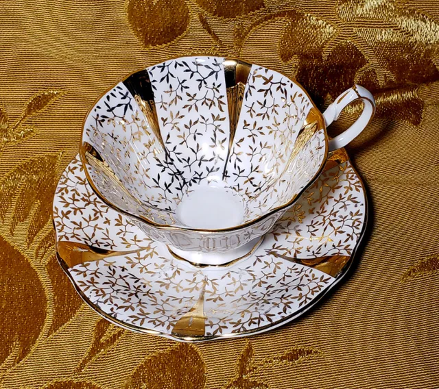 Queen Anne Gold Lace Shiny Cup & Saucer 5693 England
