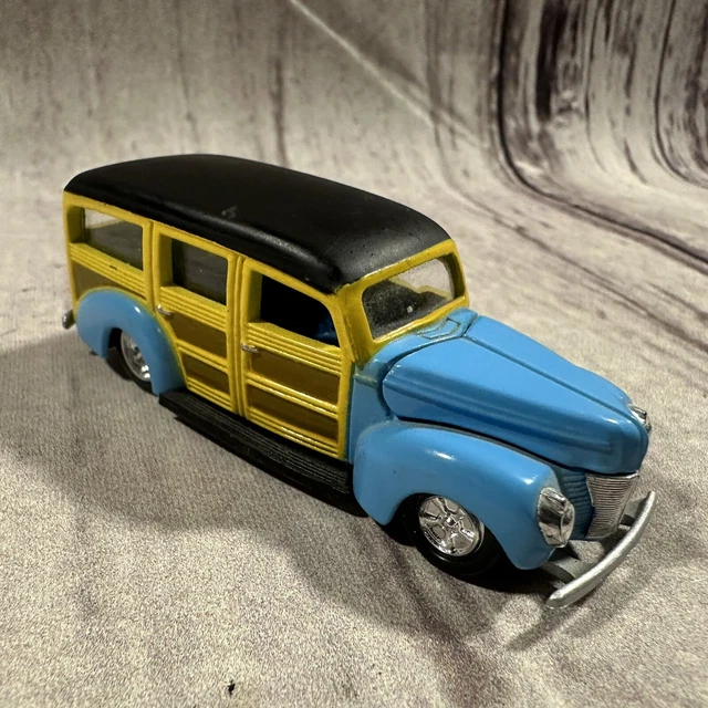 1999 RACING CHAMPIONS Beach Boys Surfin' Safari 40 Ford Woody 1/64