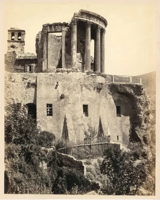 Italie, Temple de la Sibylle à Tivoli  Vintage albumen print.  Tirage albuminé
