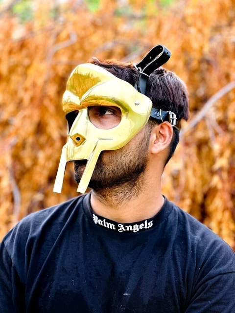 Bonnet Roulé Noir Actual Fact Brodé "Doom Mf Côté Masque" - Style Hip Hop, Neuf Avec étiquettes