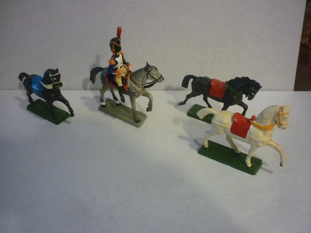 STARLUX FEODAL 18 figurines (9 chevaliers + 9 chevaux) EUR 28,00