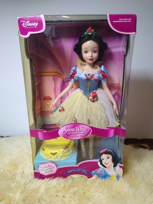 Disney Princess Snow White & The Seven Dwarfs Keepsake Porcelain Doll Brass Key
