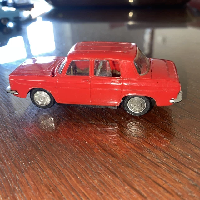 NOREV - 9 - Renault 10 - Rouge Vif intérieur rouge ! En boite