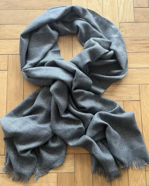 NWT Kiton Napoli gray cashmere scarf