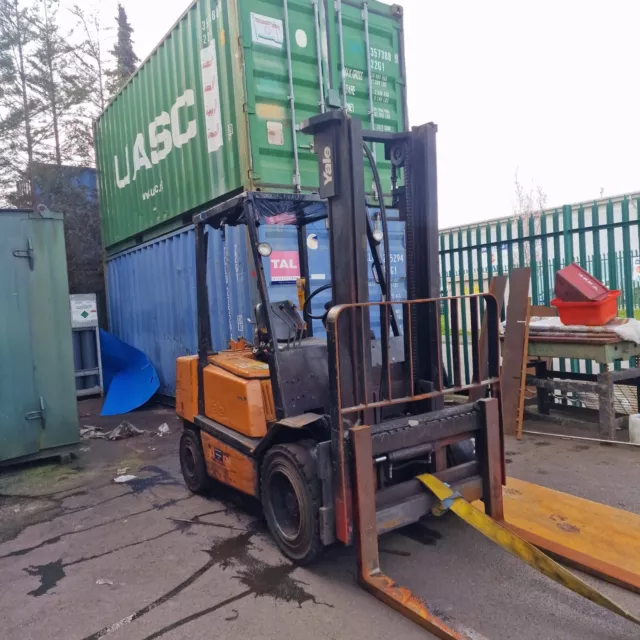 yale 2.7t fork lift truck