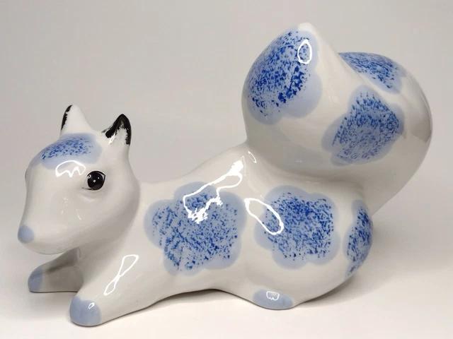 Vintage Victoria Staffordshire Sponge Blue & White Squirrel Figurine
