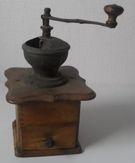 Alte KAFFEEMÜHLE Old Coffee Grinder Markenlos