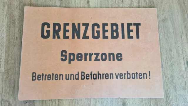 Grenzgebiet Sperrzone Betreten und Befahren verboten DDR Grenzschild Zonengrenze