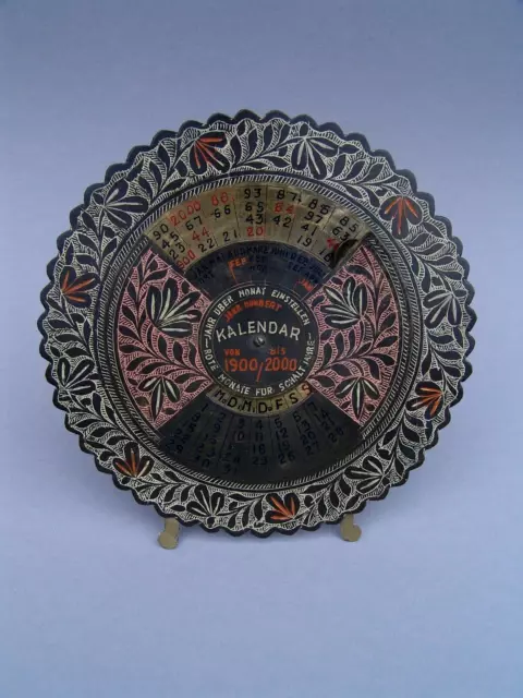 Raro Antiguo Latón Calendario Disco De 1900-2000 Con Soporte