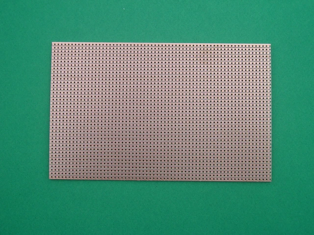 CIRCUIT IMPRIME . PLAQUE D'ESSAI PASTILLES . PP/2 . PLAQUE 75 X 100 mm