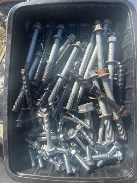 BOITE DE BOULONS COMPLET   pour df 50 cv suzuki 4 tps