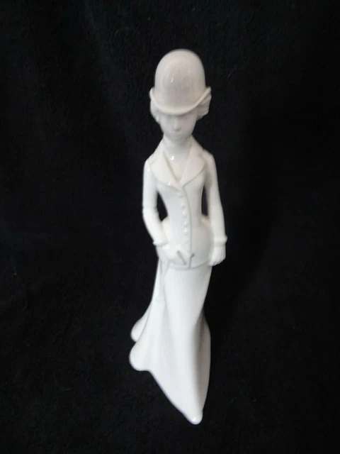 Chinesischer weißer Spode Figur von Pauline Shone Christina
