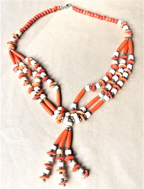 Collier Pendentif Ethnique En Os Teinté Orange - Forme Lune, Fabrication Artisanale Abigail