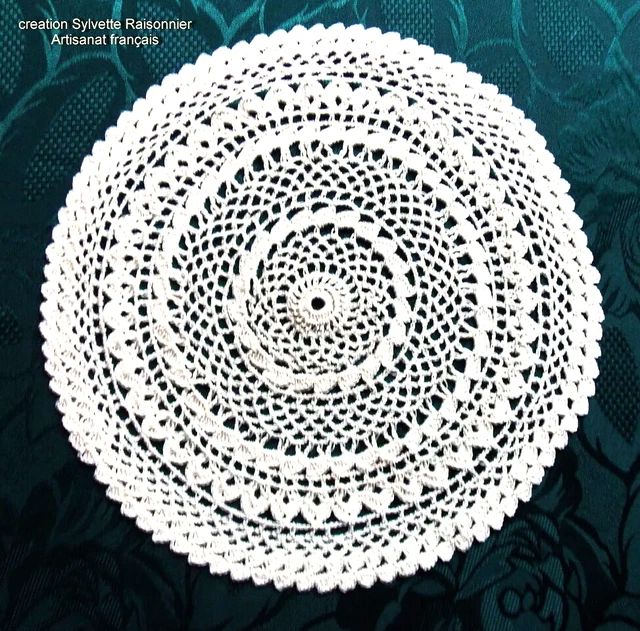 Napperon Rond Crochet Main Beige - Création Sylvette Raisonnier, Artisanat Français