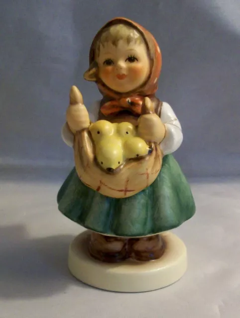 Goebel HUMMEL “CHICKEN LICKEN ” HUM 385/4/0 TMK 8 - Signed By Master Painter