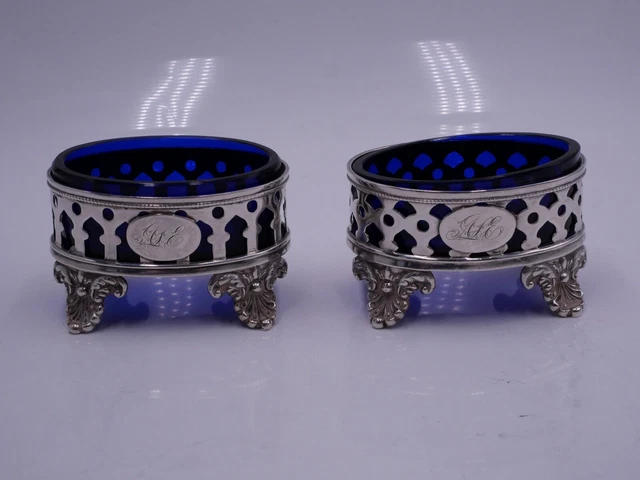 Petit Saleron Ancien En Argent Et Verrine Bleue – Objet De Table D’occasion – Marque Indéterminée