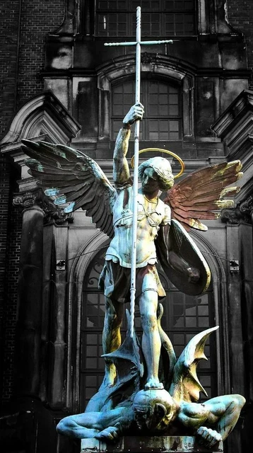 STATUE DE SAINT Michel Archange en Poudre De Marbre CM 20. St.Michael