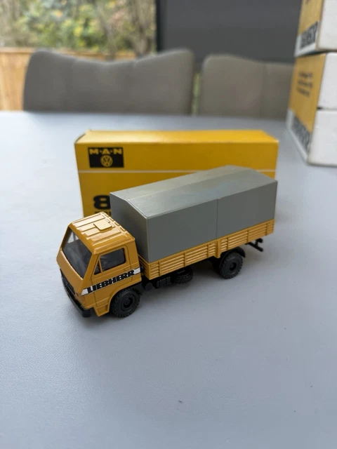 Conrad MAN 8.90F Bleu/gris échelle 1:50 – Occasion En Boîte