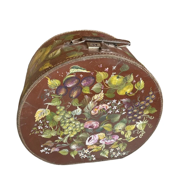 Ancienne malle à chapeaux - peinte à la main