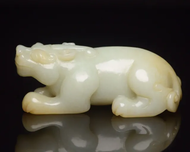 Chinese Exquisite Handmade beast carving Hetian Jade Statue