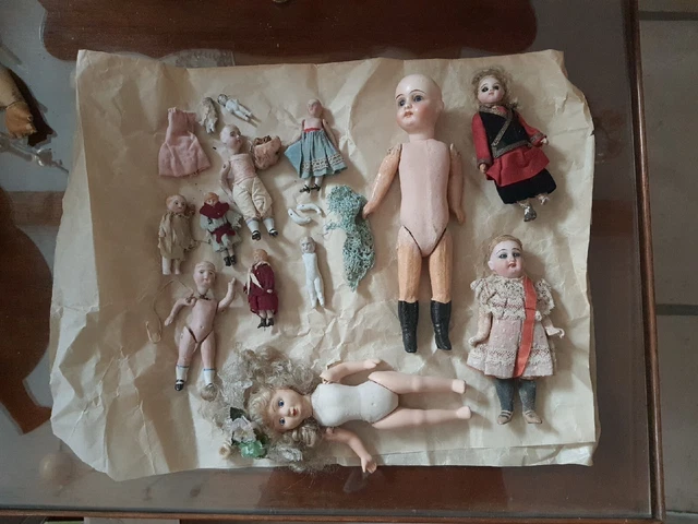 Lot de poupées anciennes en porcelaine