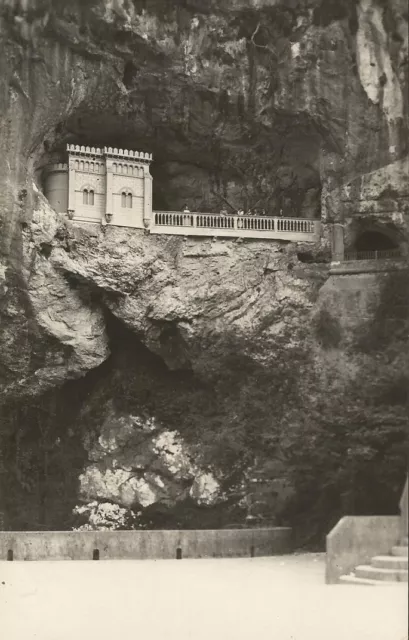 Tarjeta Postal ASTURIAS. Covadonga. La Santa cueva.