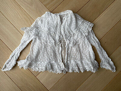 Charming little vest / baby blouse or doll in white lace - 1900