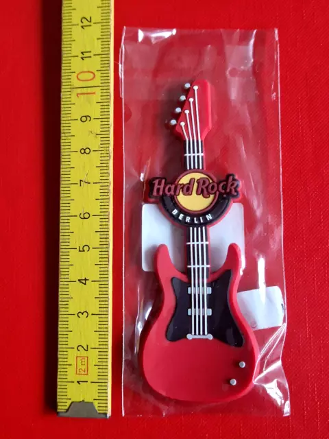 HRC Hard Rock Cafe Berlin PVC Magnet Guitar NEW OVP