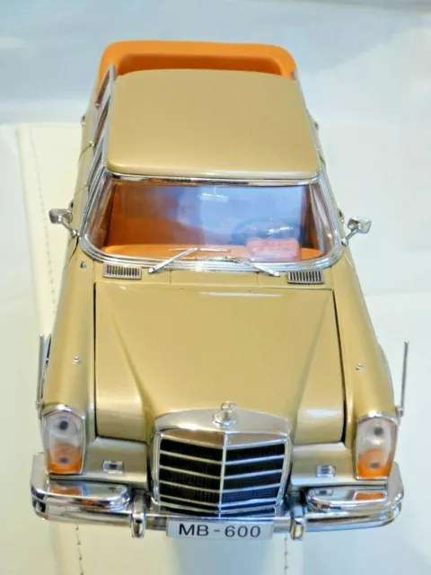 Mercedes Benz 600 Landaulet Vintage 1:18 goldenes Spielzeug Auto Cabrio Stretch W100 3