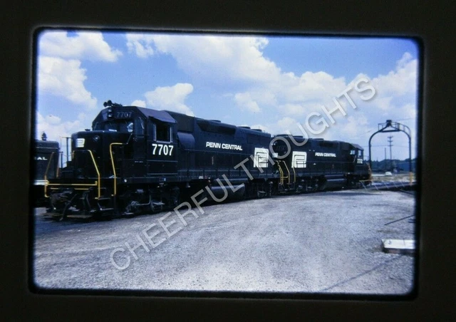 Original '69 Kodachrome Slide PC Penn Central 7707 GP38 Clean Fresh Paint  29S17