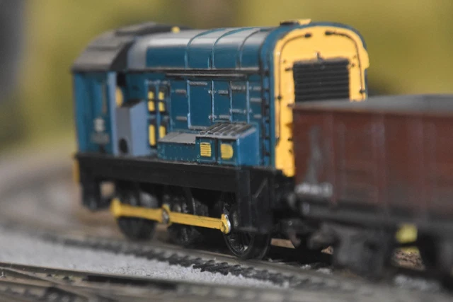 TRIANG HORNBY HO R152 LOCOMOTIVE DIESEL CLASS 8 BRITISH RAILWAY D3035 FONCTIONNE