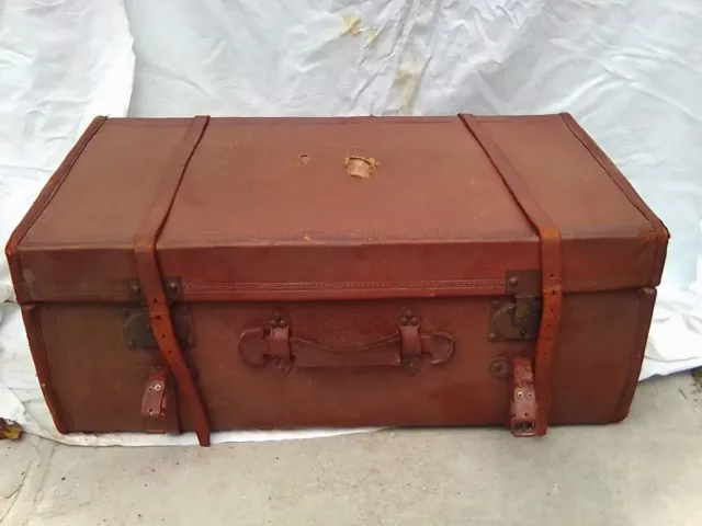 Ancienne valise ou malle en cuir XIXème
