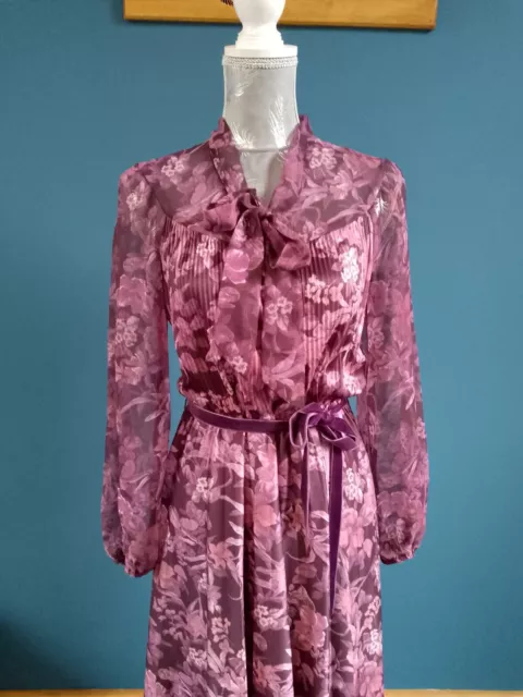 Hübsches Vintage Blumenkleid 10 Pflaumenrosa Echt 1970Er Jahre Ausgestellte Ärmel Gürtelschleife