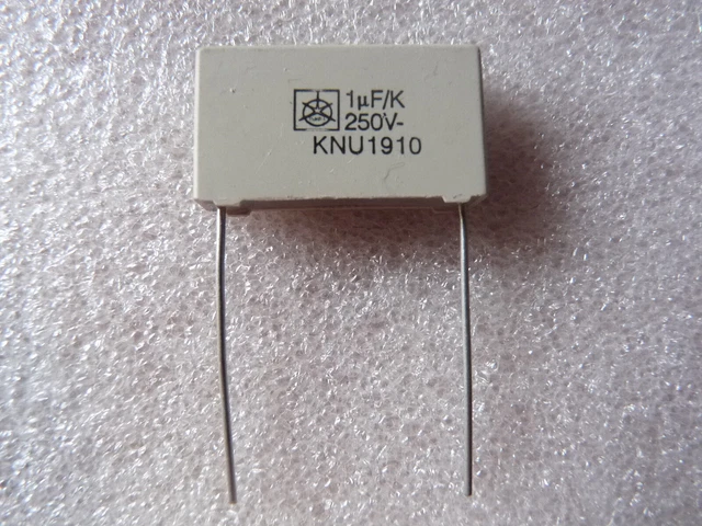 Condensatore Iskra 4.7µF 275Vac X2 MKP KNB1560 - Passo 27.94mm