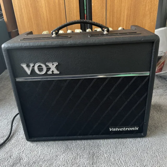 Vox Valvetronix VT20+ Guitar Combo Amp Modelling Amplifier - Valve Amp